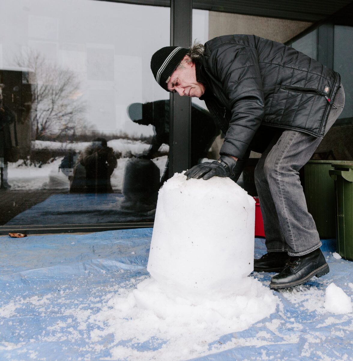 Performance, fabrication du bonhomme de neige