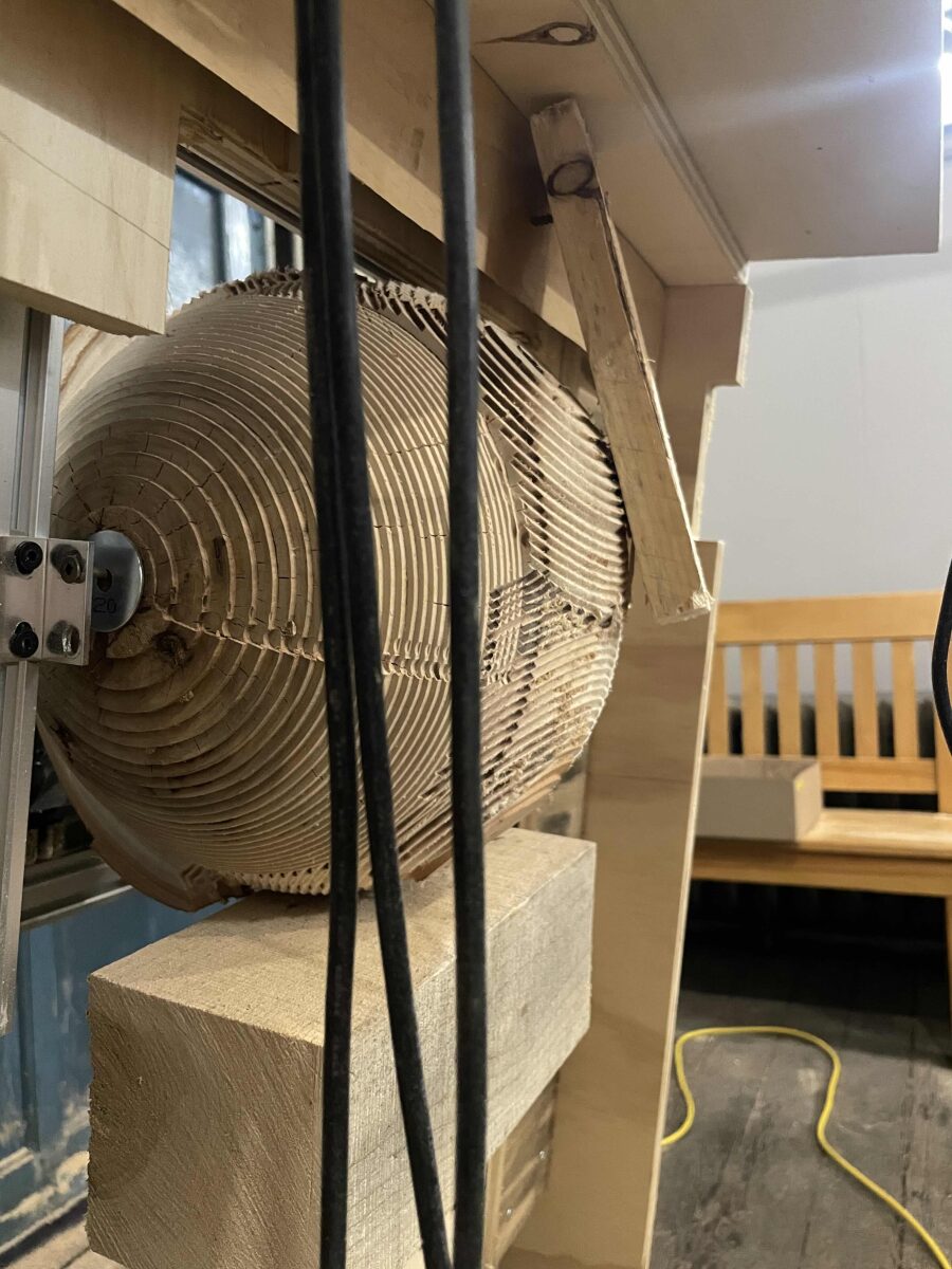 Progrès sur la balle. Le CNC n'est pas assé gros.. ou la bûche trop grosse
