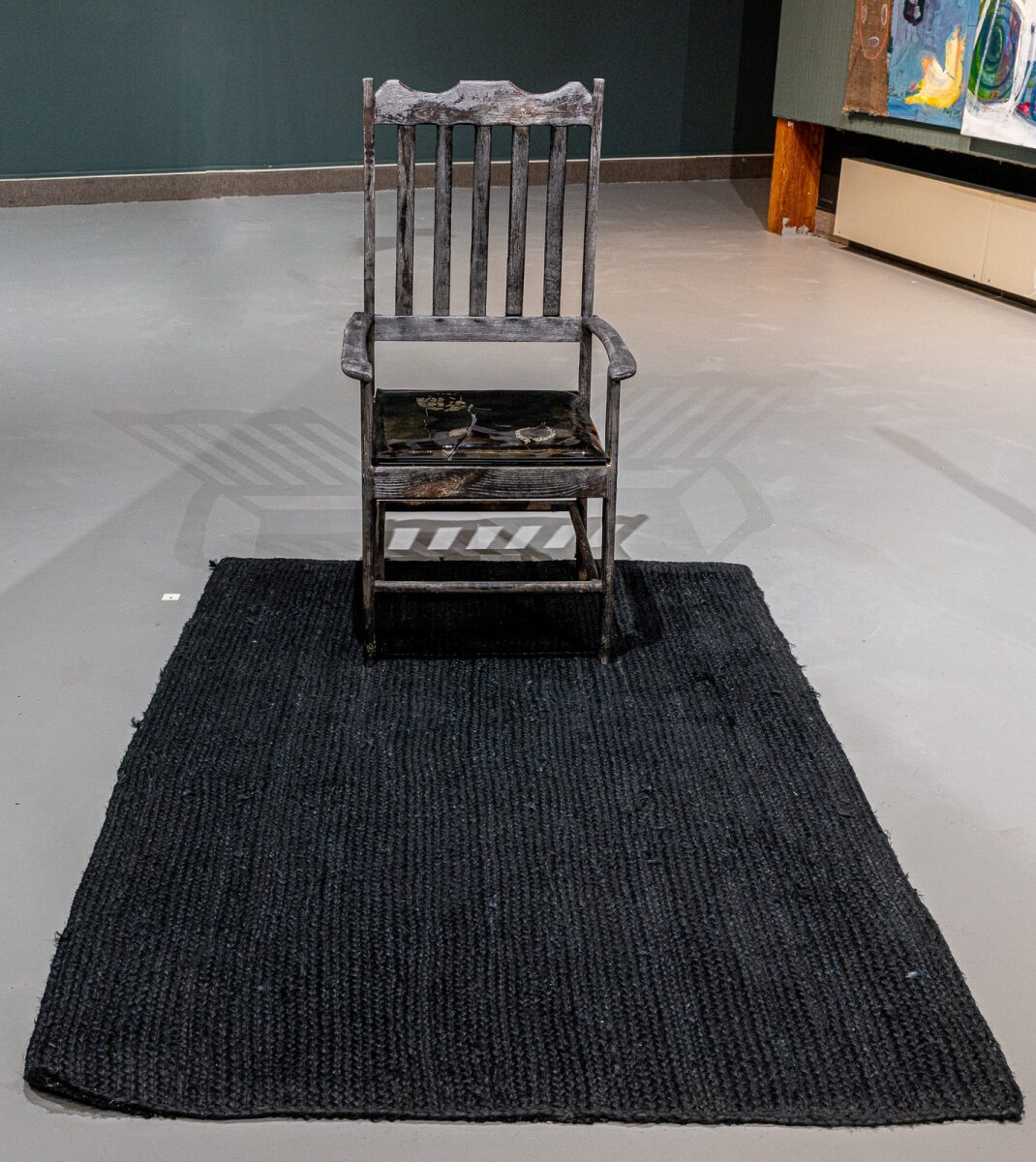 Serge V. Richard
"1e Chaise" 
- bois, verre et textile 
(2023)